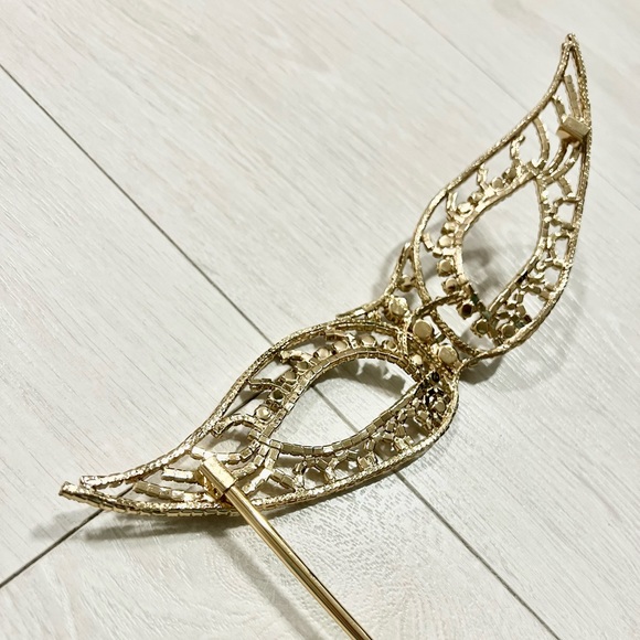 BCBG Max Azria Crystal Masquerade Mask (handheld) - Picture 4 of 8